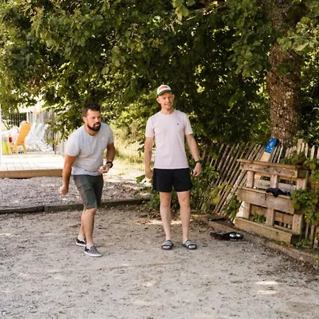 Camping Mobil Moderne Avec Terrasse Pour 4 Personnes - Api-1-52-468 *