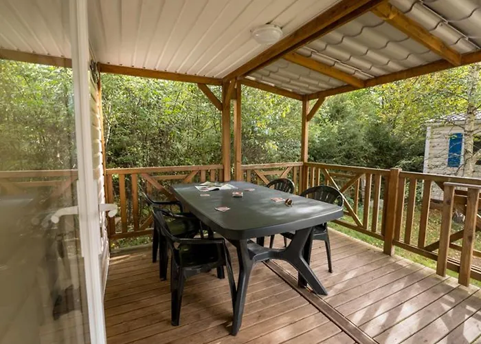 Camping Mobil Moderne Avec Terrasse Pour 4 Personnes - Api-1-52-468