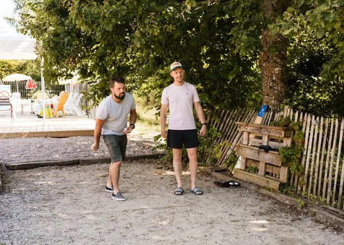 Camping Mobil Moderne Avec Terrasse Pour 4 Personnes - Api-1-52-468 *